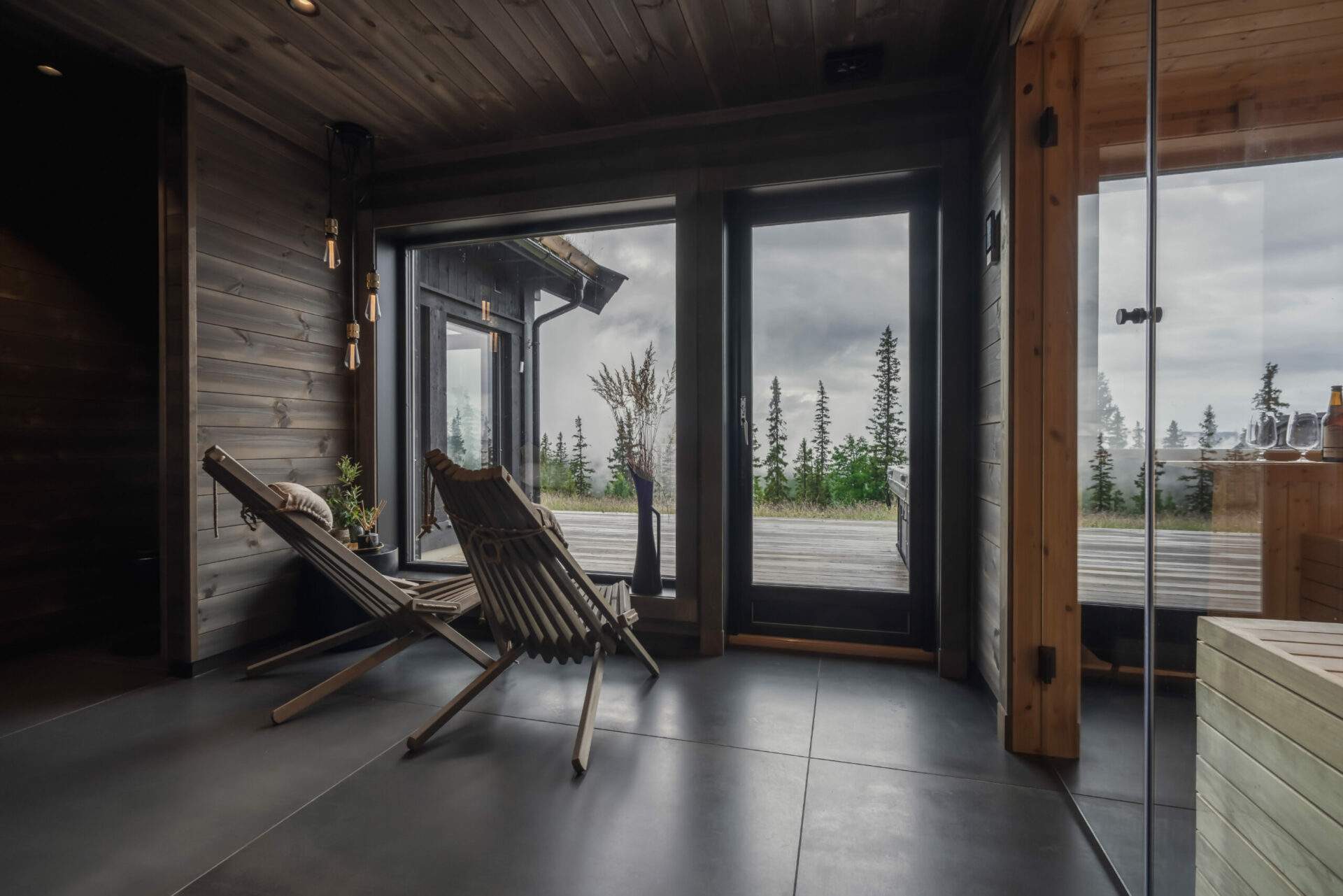 123 Fellesbadet gir spaopplevelse med store vindusflater i både bad og badstue og dør til terrasse utenfor – Hytte Nesbyen 149