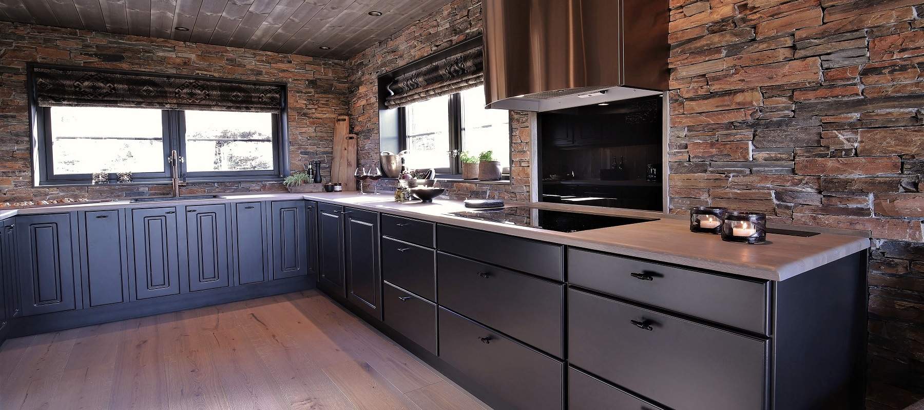 16 Mye dagslys i kjøkkenet med 2 stor vinduer – Hytte Nesbyen 149